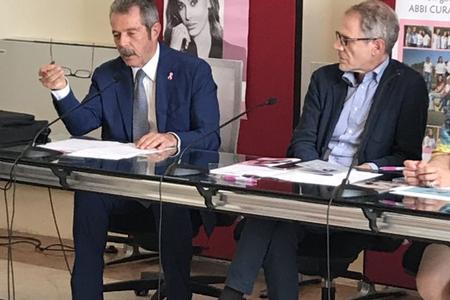 Il Prof Rivelli con l'assessore Giuliano Barigazzi al tavolo dei relatori